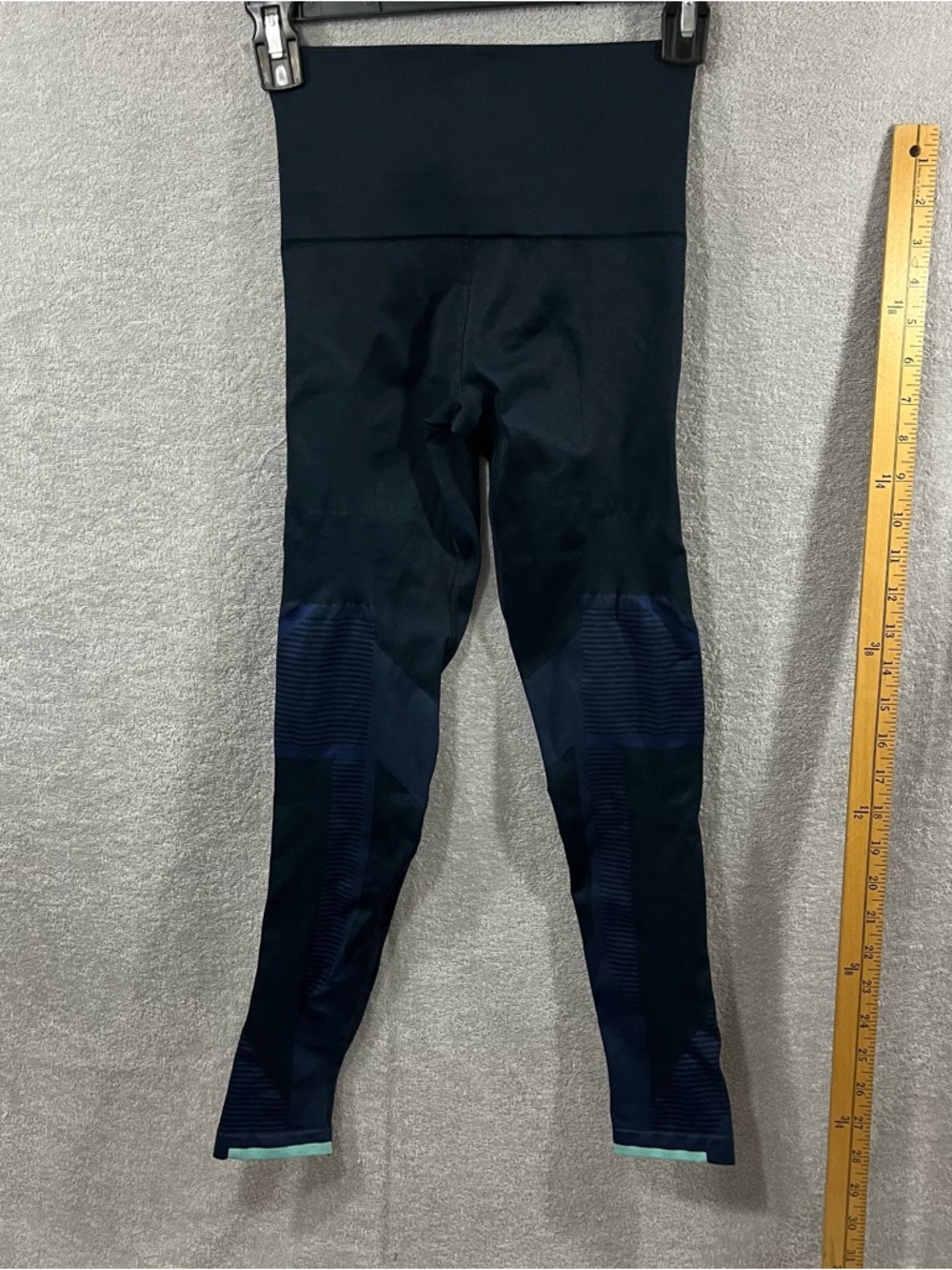 LNDR Leggings Navy Compression Athletic Womens XS/S Capri
